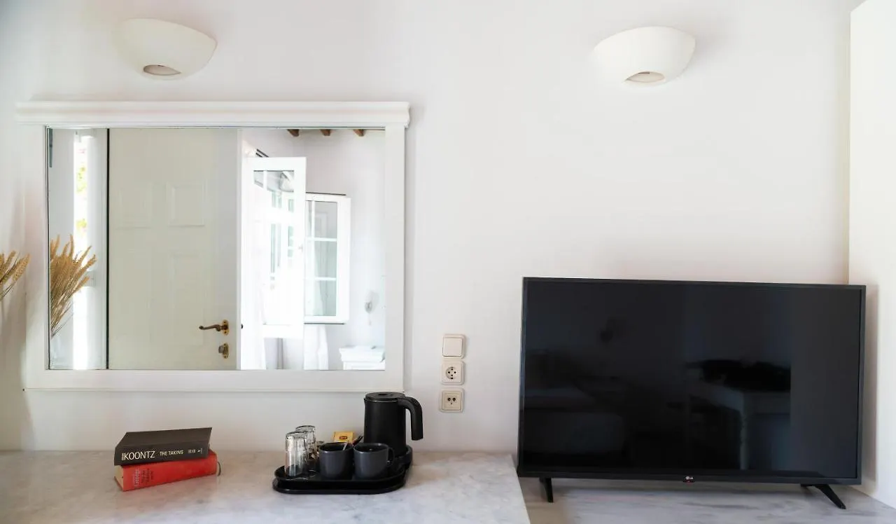 Rhenia Hotel Tourlos