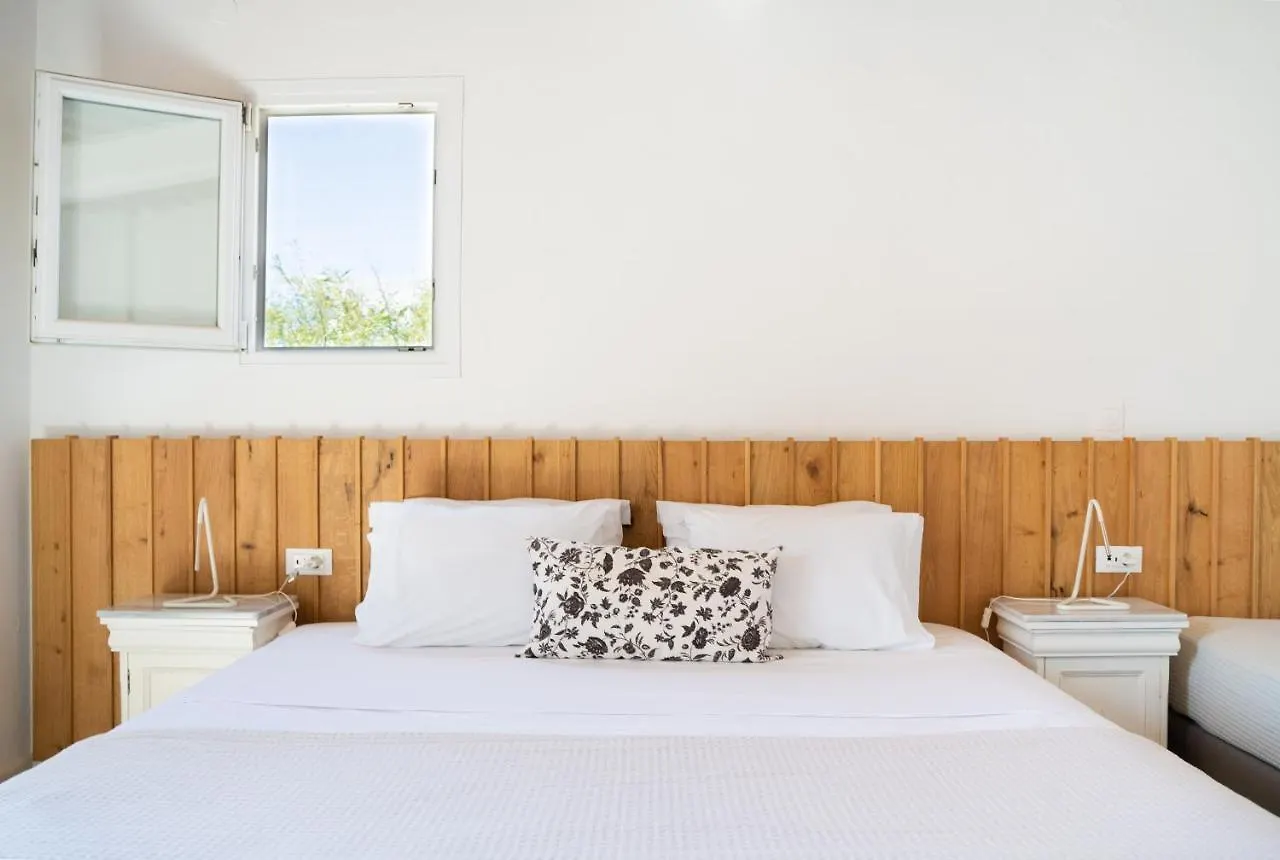Rhenia Hotel Tourlos