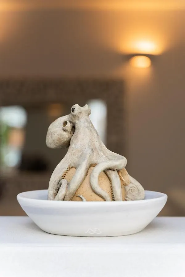 Rhenia Hotel Tourlos