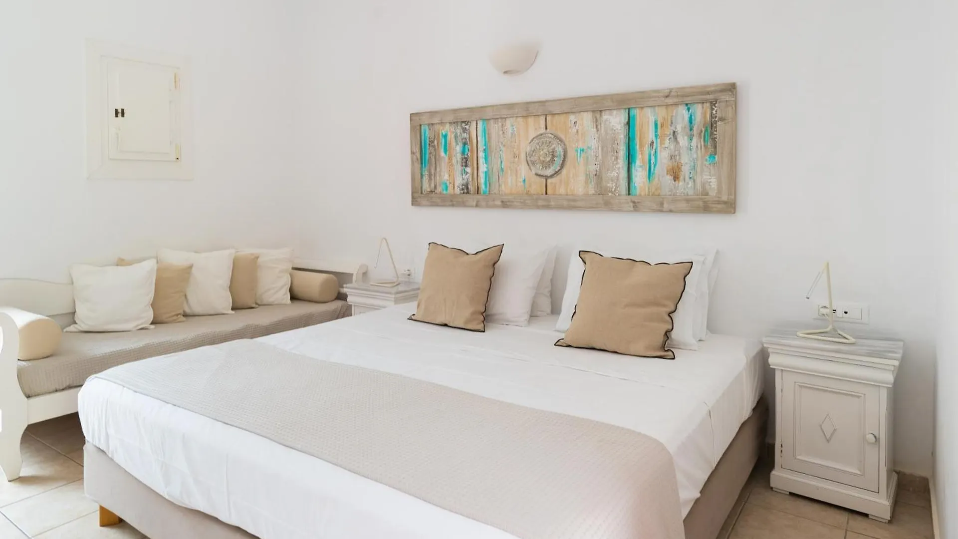 Rhenia Hotel Tourlos