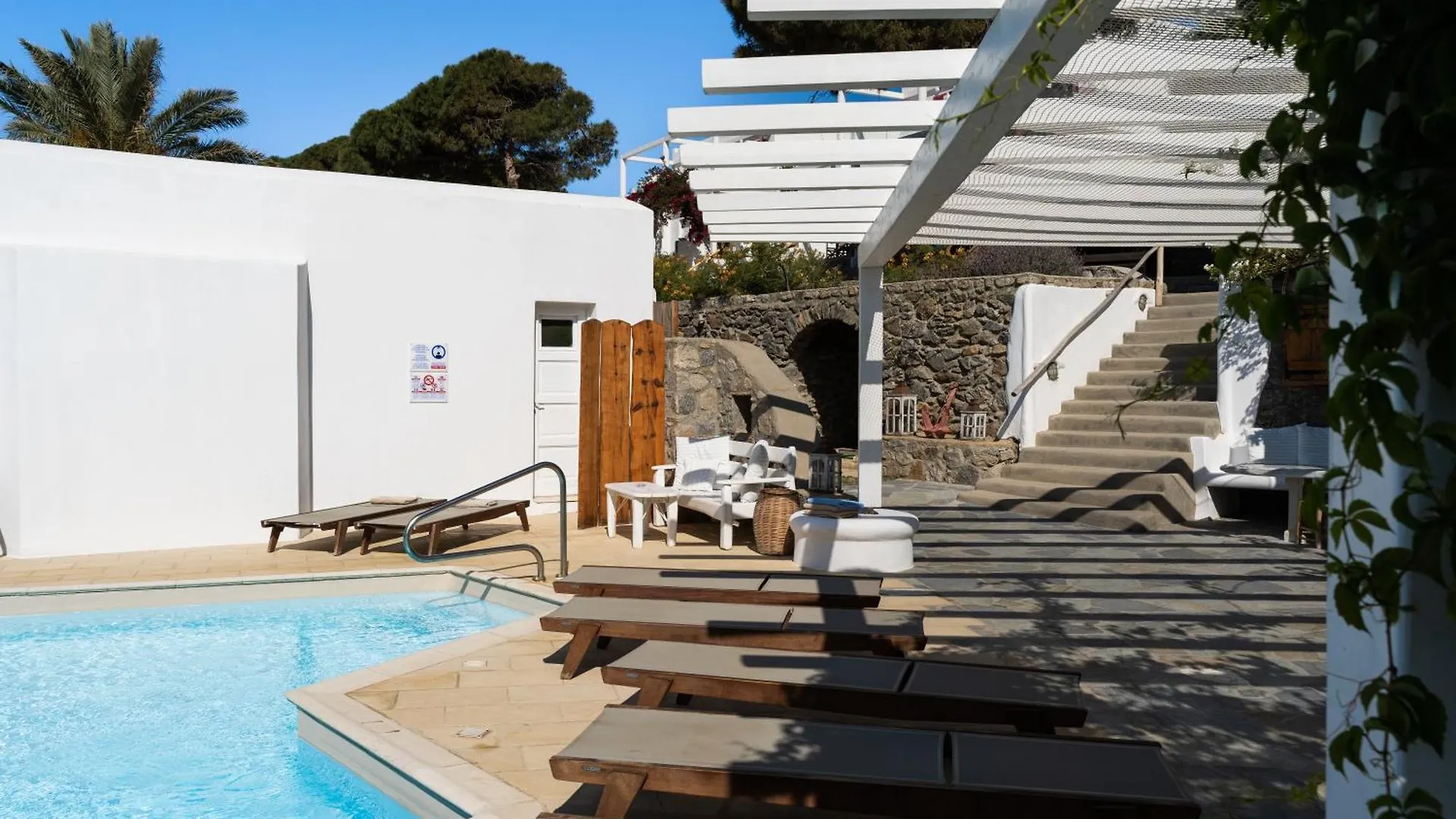 Rhenia Hotel Tourlos