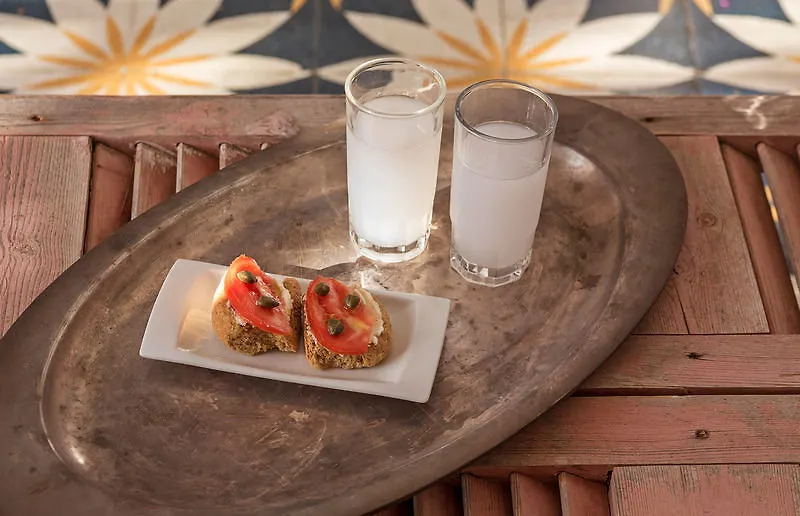 Rhenia Hotel Tourlos
