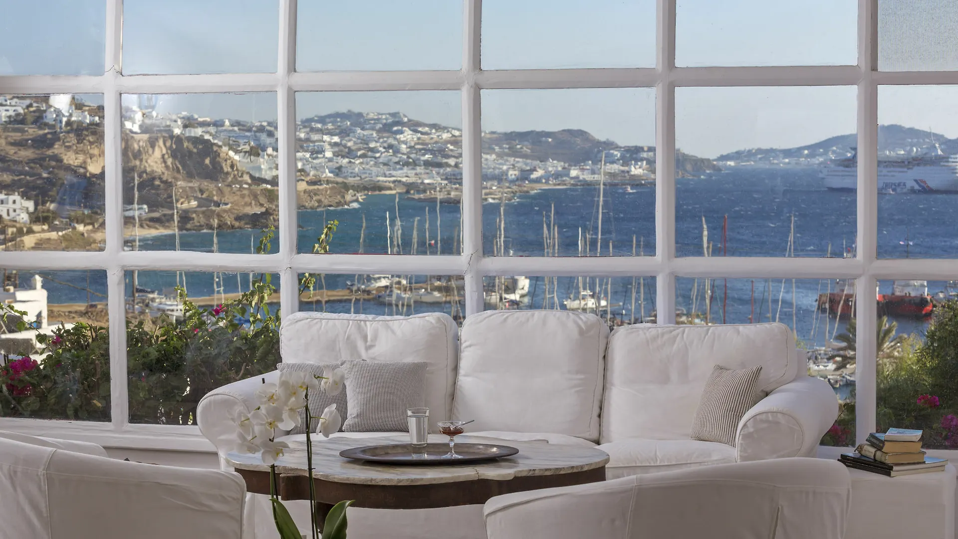 Rhenia Hotel Tourlos