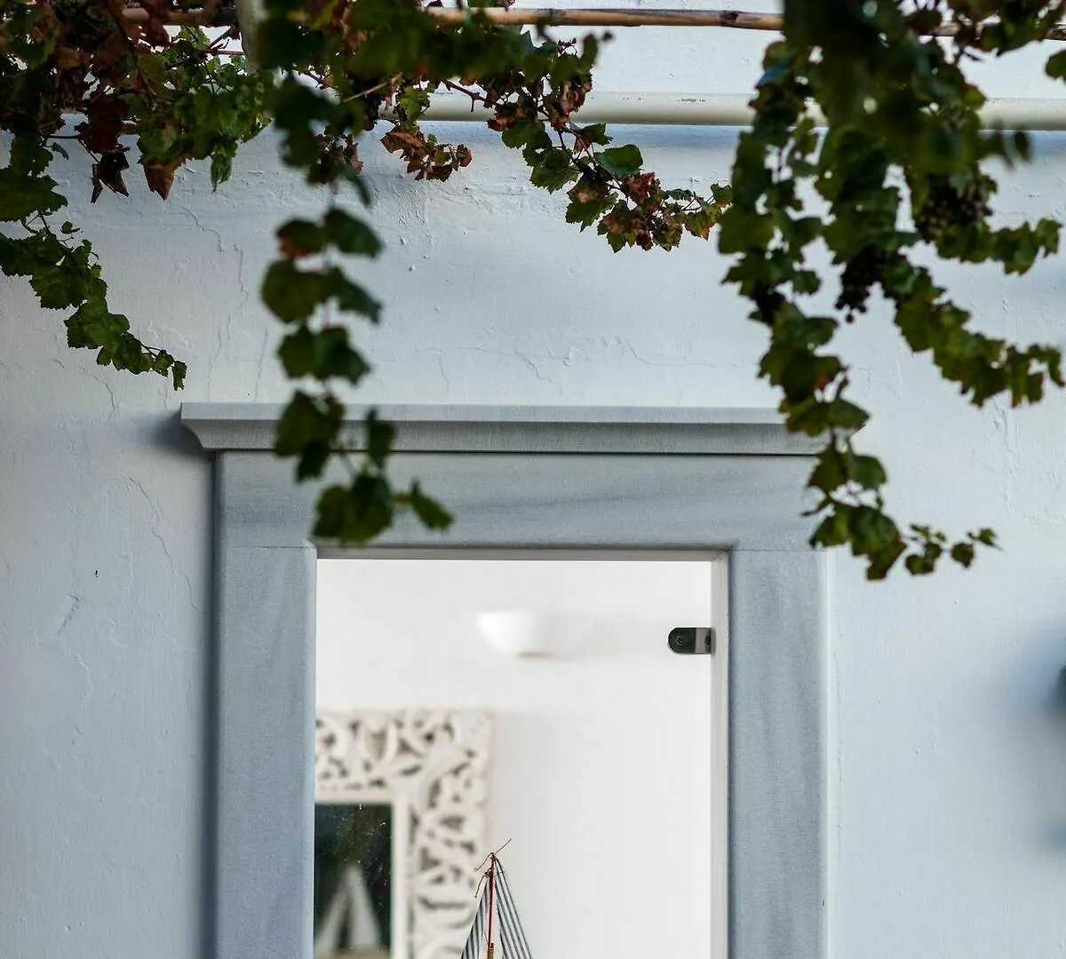 Rhenia Hotel Tourlos