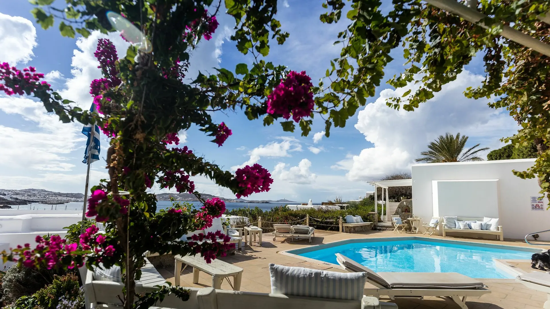 Rhenia Hotel Tourlos