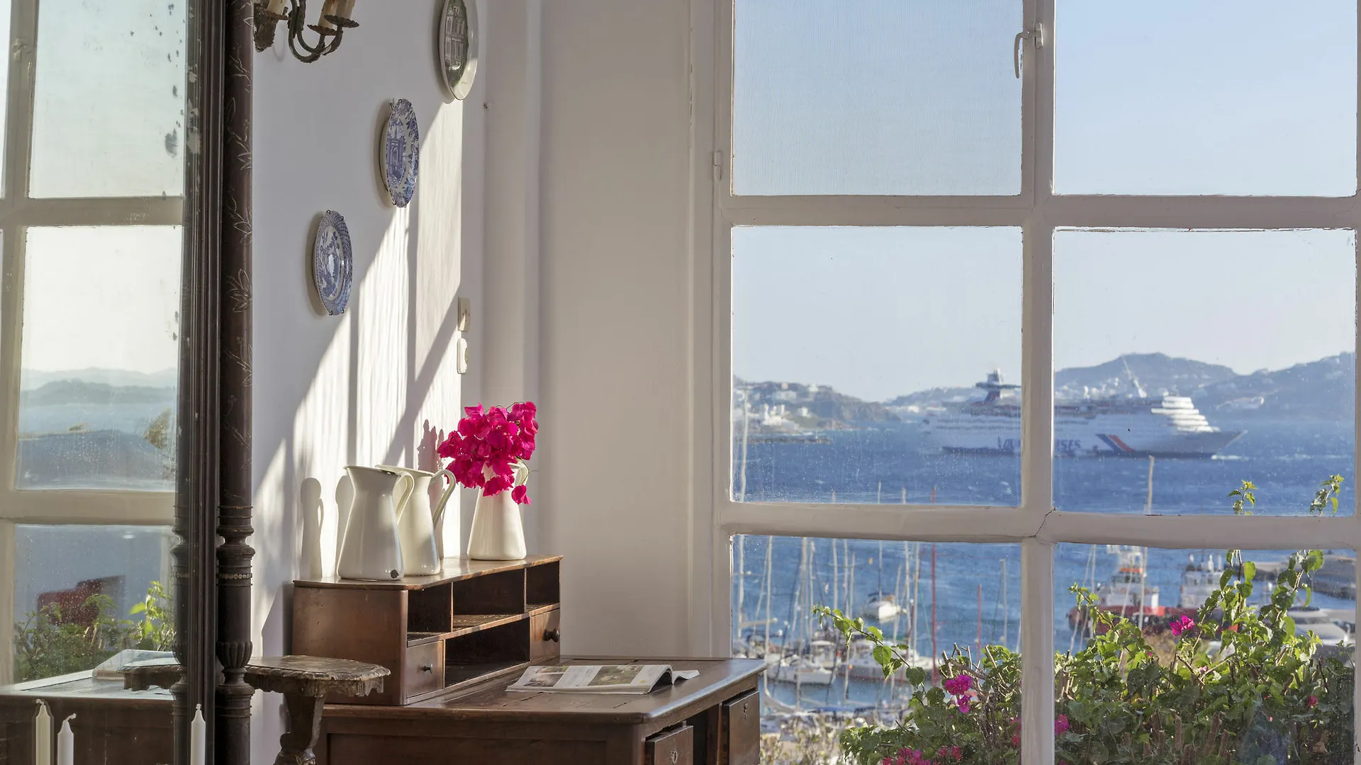 Rhenia Hotel Tourlos