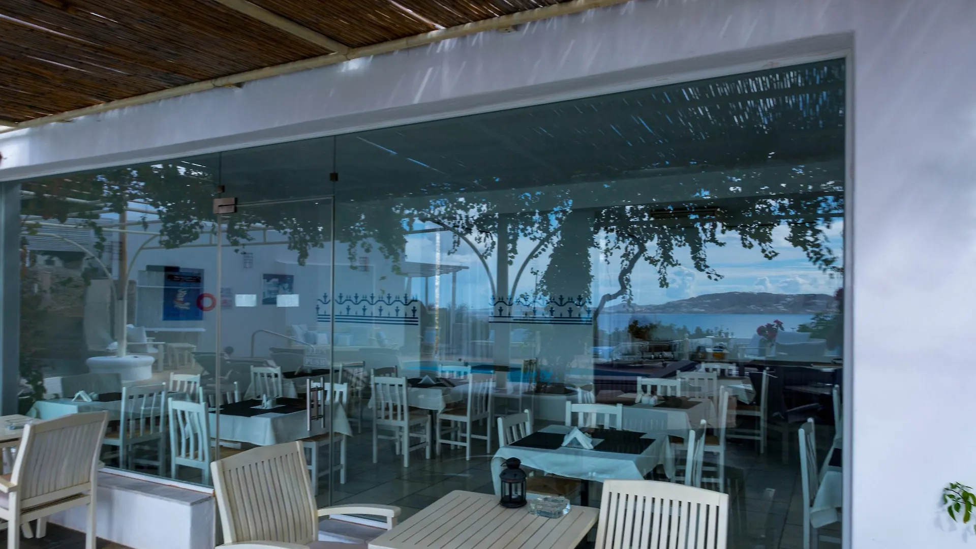 Rhenia Hotel Tourlos
