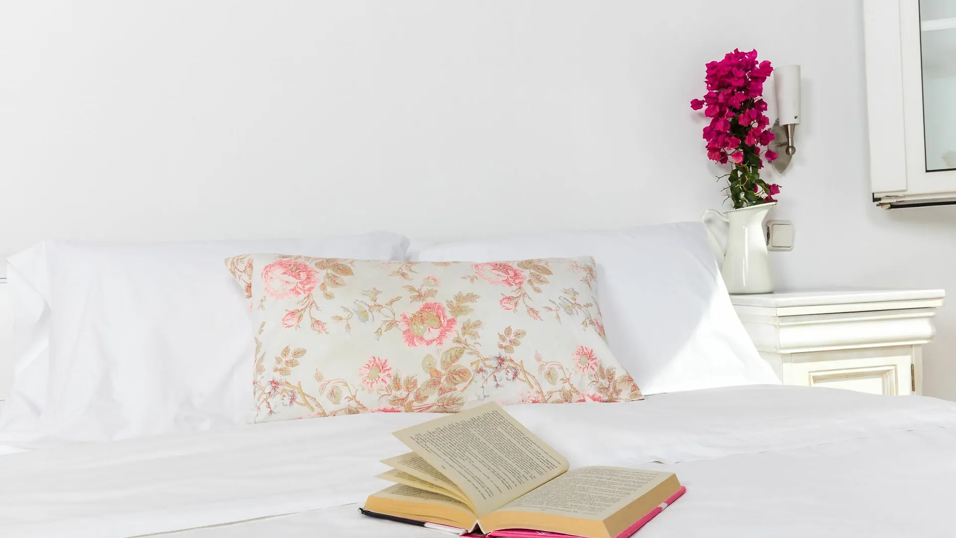 Rhenia Hotel Tourlos