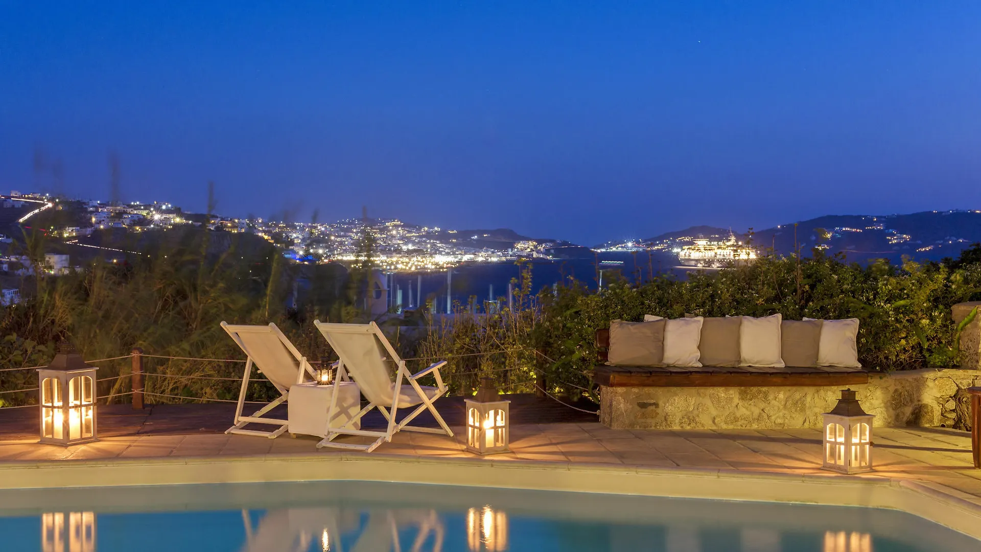 Rhenia Hotel Tourlos 4*,