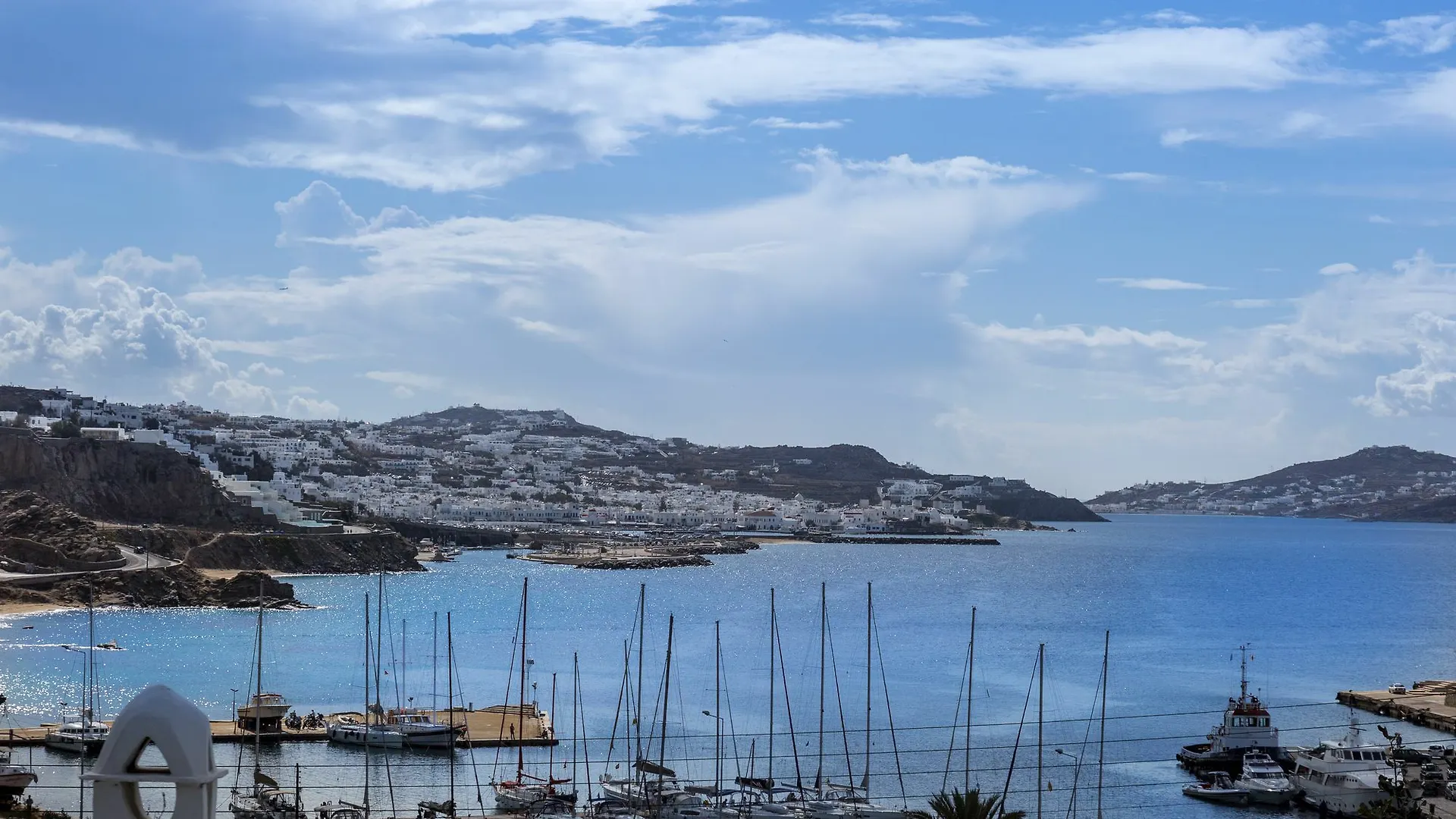 Rhenia Hotel Tourlos